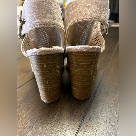 Manhattan Collection Wedges - Picture 3 of 3